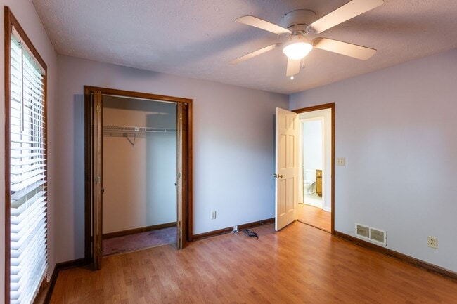 Building Photo - 3301 Sams Way SE