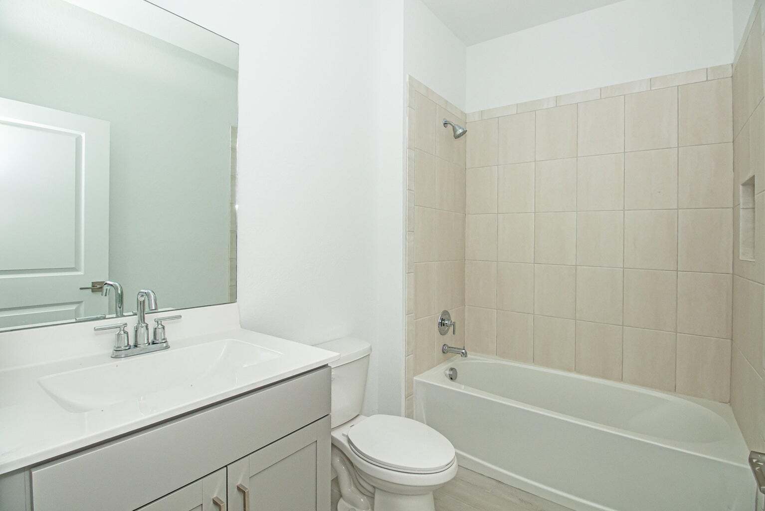 Building Photo - 5929 SE Skyblue Cir