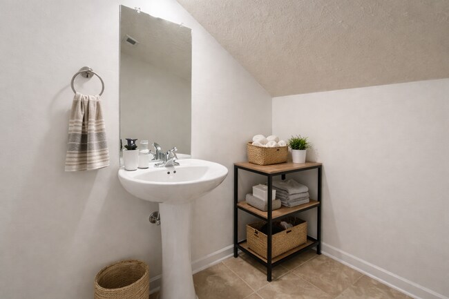 Building Photo - $1800 3 Bedrooms 2.5 Bath Brick Home with a bonus room!