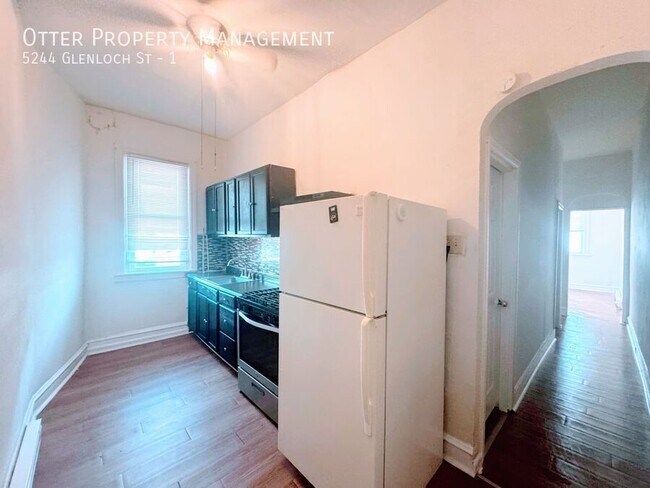 Building Photo - 5244 Glenloch St