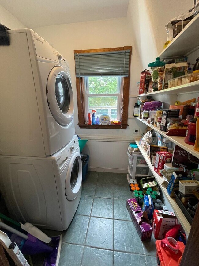 Building Photo - 17 Mapleton St