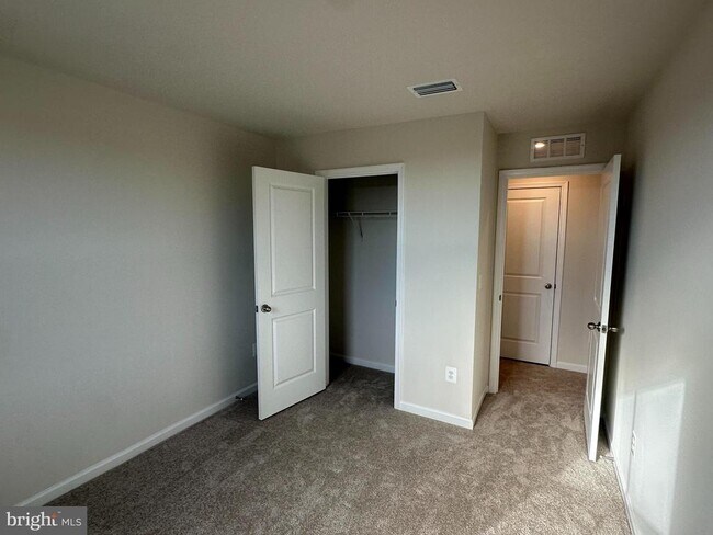 Building Photo - 2709 Apricot Dr