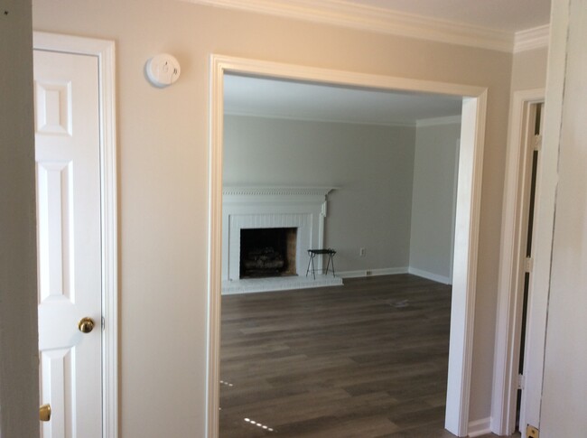 Building Photo - Updated Townhouse in Roswell/Alpharetta area