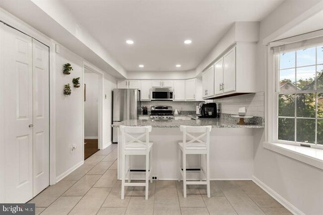 Building Photo - 10855 Lockwood Dr