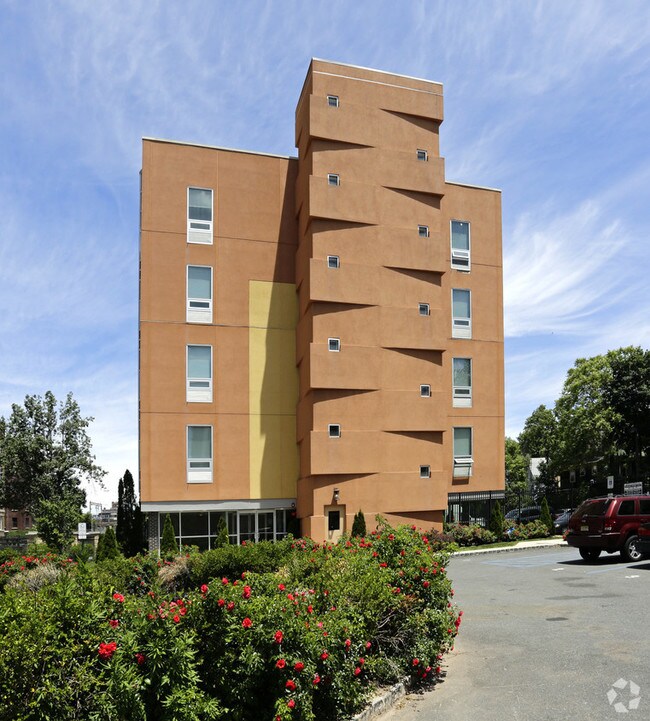 Building Photo - 110 Halsted St