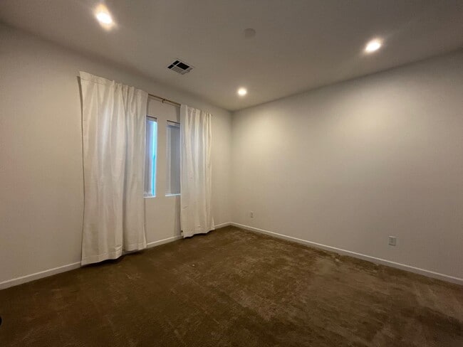 Building Photo - Modern 3-Bedroom Home in Skye Canyon Ranch...