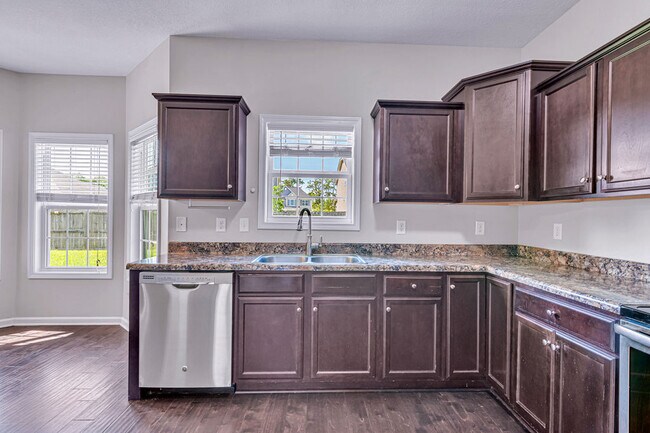 Building Photo - 402 Derrick Dr