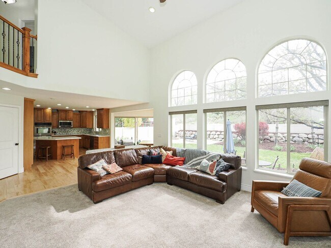 Building Photo - 4 Bedroom, 2.5 bathroom Bluffdale Home