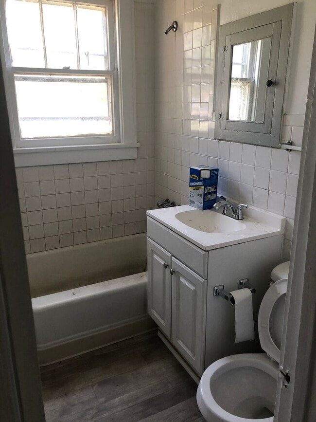 Building Photo - Charming Ranch