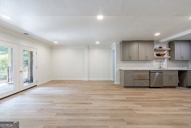 Building Photo - 459 Atlanta Country Club Dr