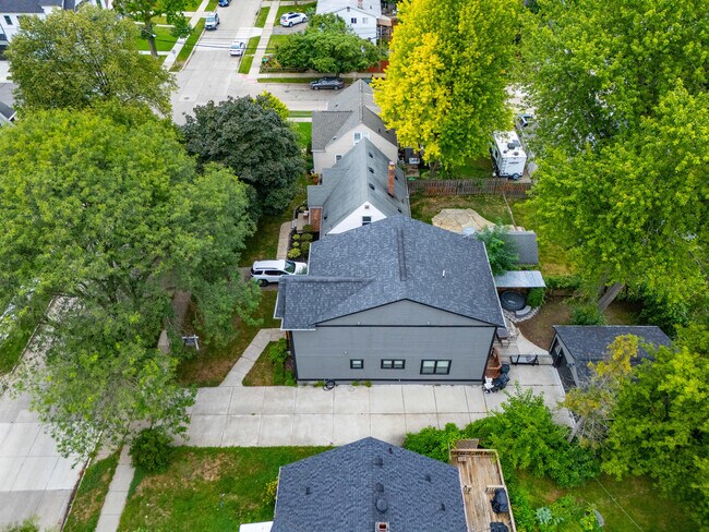 Building Photo - 718 N Alexander Ave