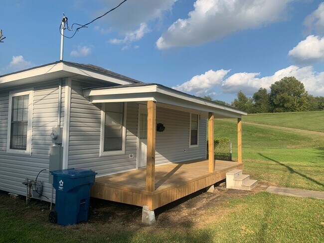 Building Photo - 2 Bedroom House in Port Allen