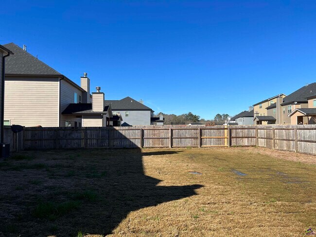 Building Photo - 105 Lacey Oak Ln