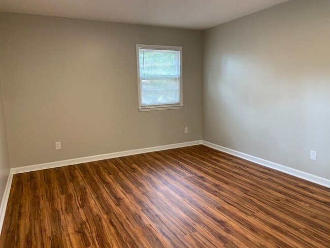 Building Photo - 3 BR House near Guilford College w/ Garage