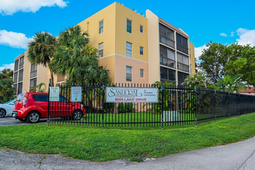 Building Photo - 8005 Lake Dr