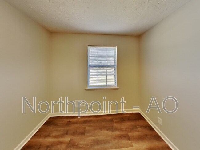 Building Photo - 2741 Oxford Dr