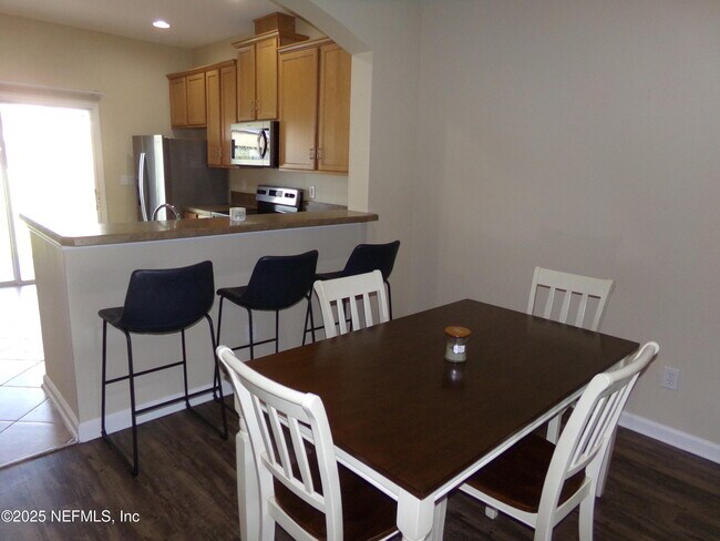 Building Photo - 13052 Sunset Lake Dr