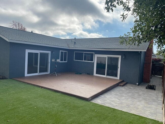 Building Photo - 104 Rene Dr