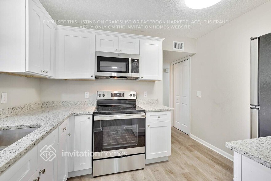 Building Photo - 4853 Clyde Dr