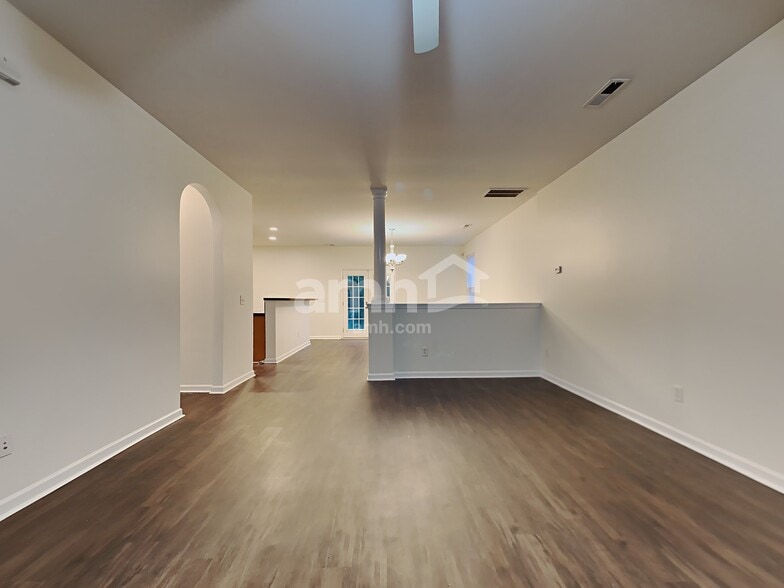 Building Photo - 8970 N Red Maple Cir