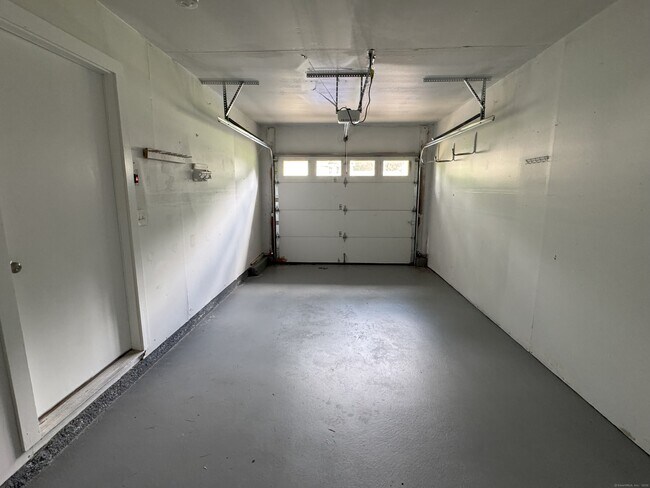 Building Photo - 7 Arrowwood Cir