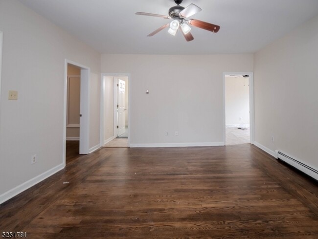 Building Photo - 48 Unionville Ave