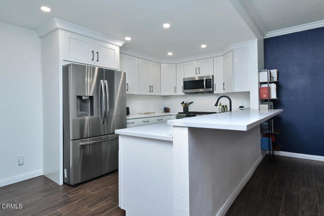 Building Photo - 5534 Encino Ave