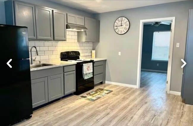 Building Photo - 7320 Capitol St