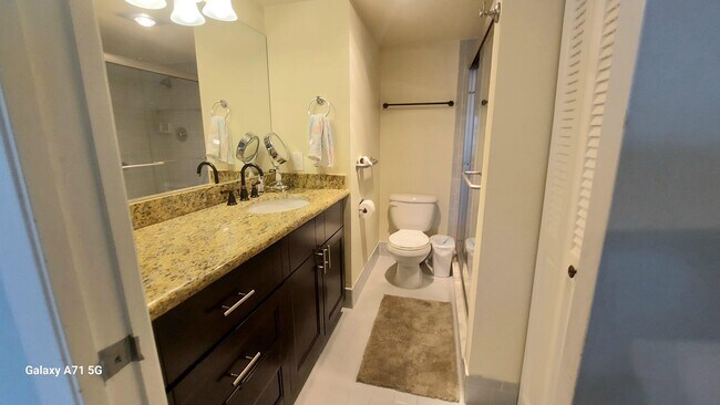 Building Photo - 2044 Yarmouth E