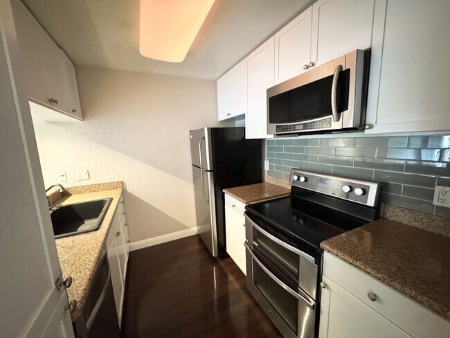 Building Photo - Great Shape Livermore Condo in Sonata Community with many Upgrades.