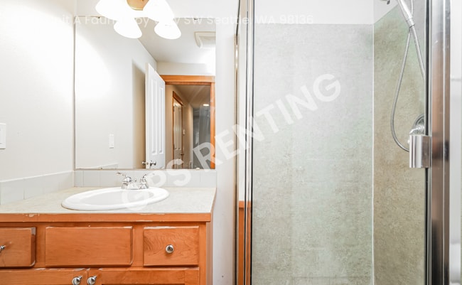 Building Photo - 5629 Fauntleroy Way SW
