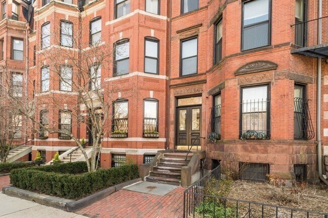 Building Photo - 342 Commonwealth Ave