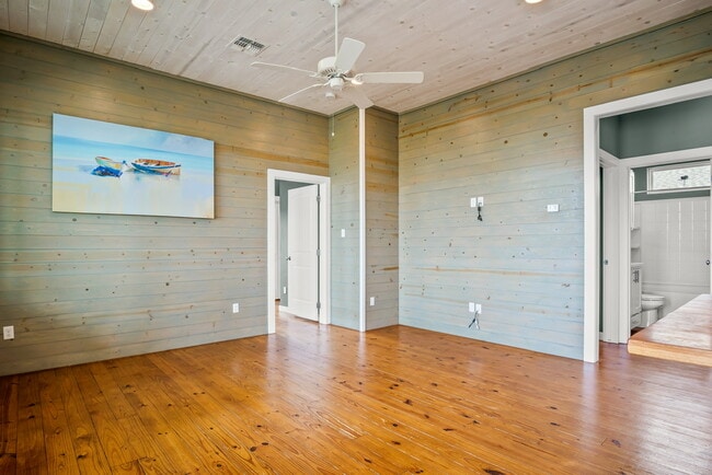 Building Photo - 100 Port Isabel St