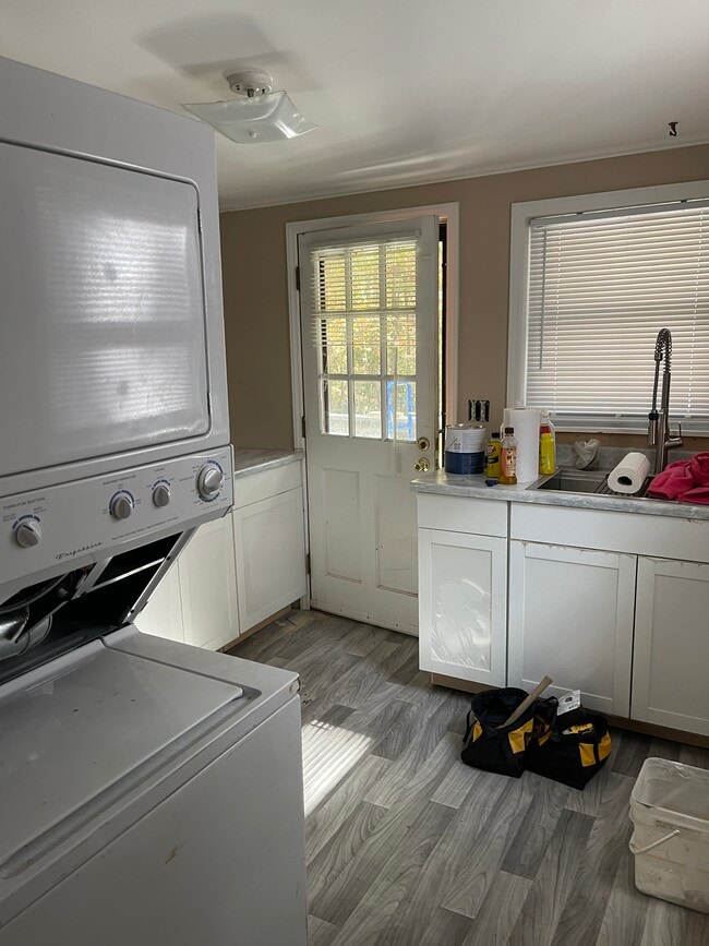 Building Photo - DICKMAN