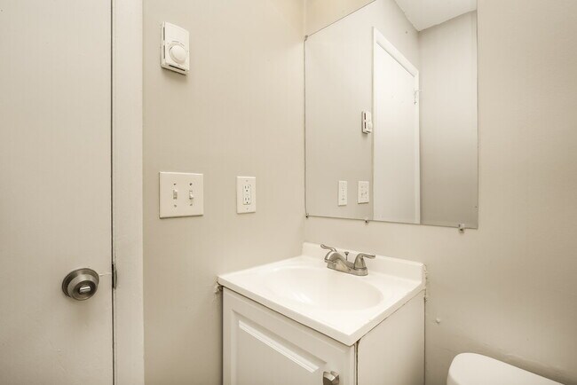 Building Photo - 111 Ridgeview Ct