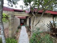 Building Photo - 2/2 In Green Leaf