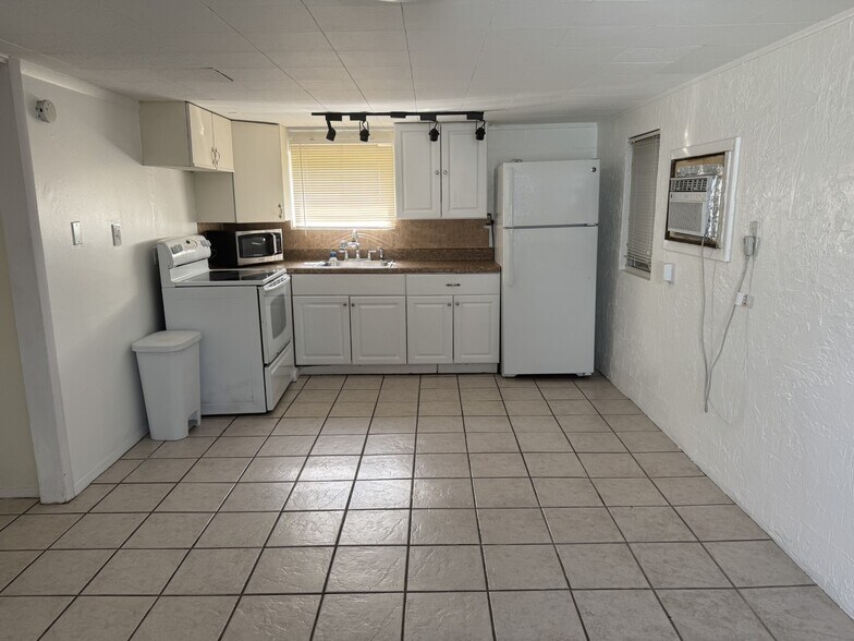 Building Photo - 4109 Nelson Ave