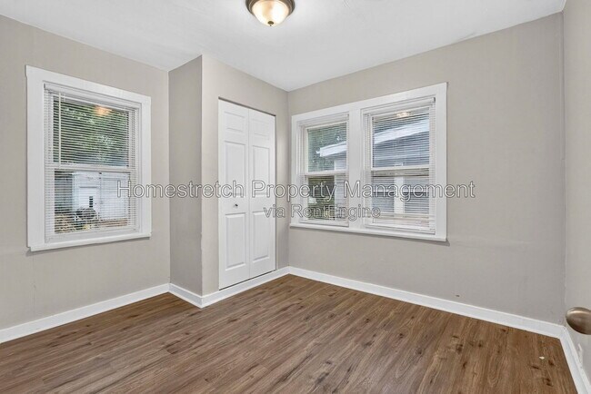 Building Photo - 9006 Baroda Ave