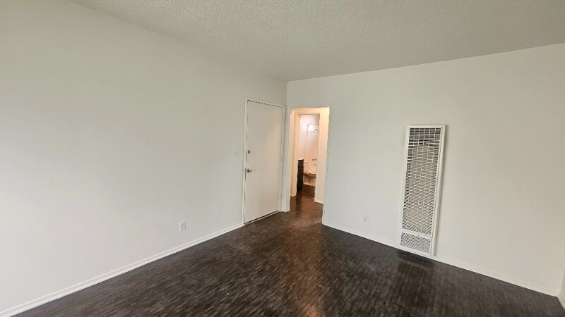 Building Photo - 866 W 126th St