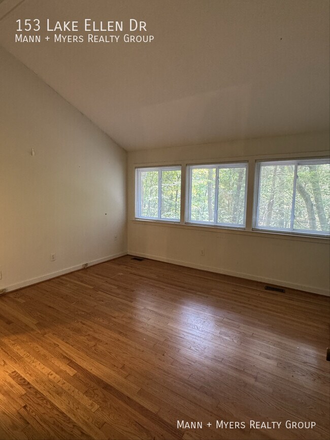Building Photo - 153 Lake Ellen Dr