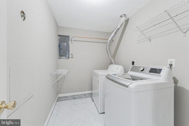 Building Photo - 21765 Tottenham Hale Ct