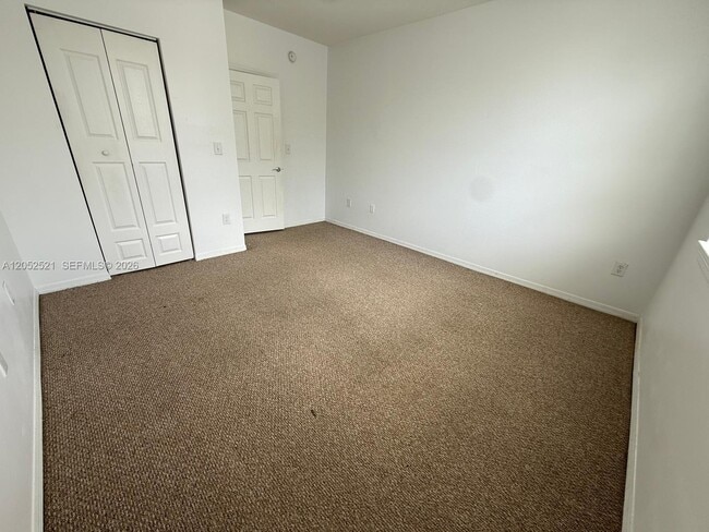Building Photo - 6861 SW 44th St