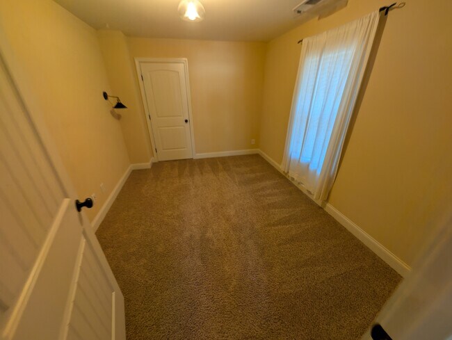 Building Photo - 903 Tanager Pl