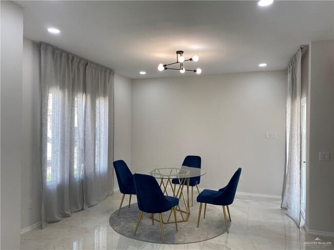 Building Photo - 17 Toni Ln