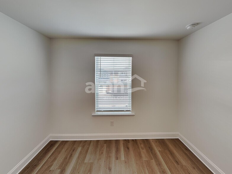 Building Photo - 5006 Twin River Dr