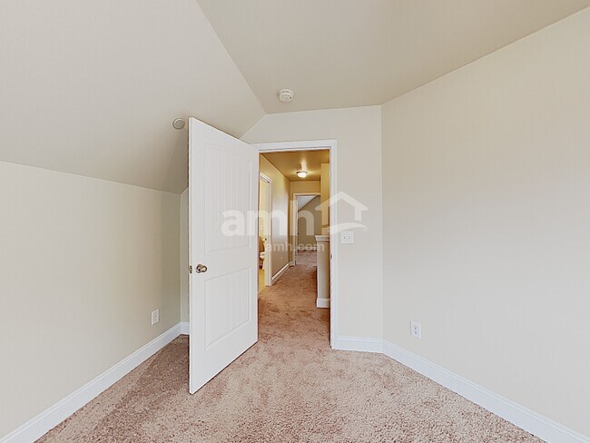 Building Photo - 1439 Sunray Dr