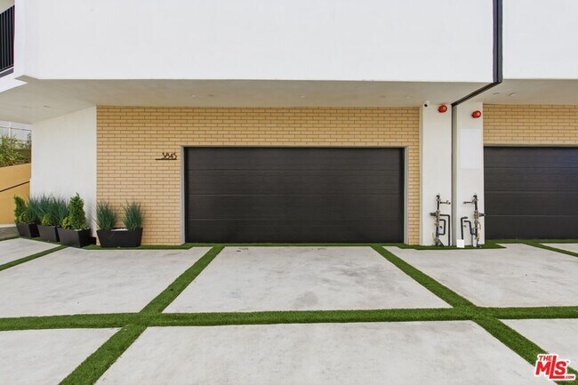 Building Photo - 3851 Don Tomaso Dr
