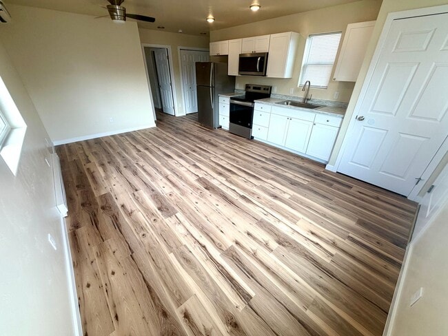 Building Photo - 1380 Cleveland St