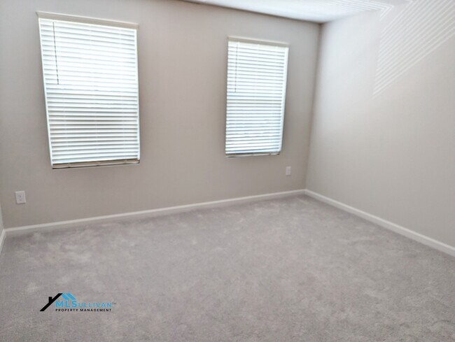 Building Photo - 5866 Woodlawn Dr