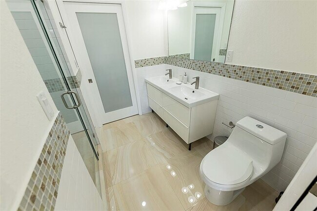 Building Photo - 1162 Hayes St